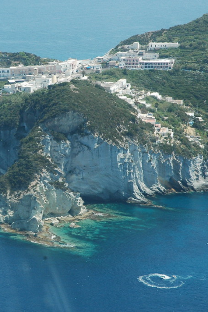 Le Isole Pontine: il mare caraibico a un’ora dal Circeo